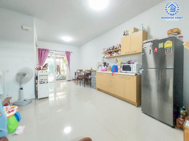 *****ทาวน์เฮ้าส์มือสองนนทบุรี ม.เดอะคัลเลอร์ พรีเมี่ยม บางกรวย-ไทรน้อย เนื้อที่กว้าง 20 ตร.ว. ฟังก์ชัน 3 ห้องนอน 2 ห้องน้ำ ที่จอดรถ 2 คัน บ้านคุณภาพจากแบรนด์ Areeya ฟรีแอร์! สภาพสวยพร้อมเข้าอยู่ หน้าโครงการติดถนนใหญ่ เชื่อมต่อถนนบางกรวย-ไทรน้อย ถนนชัยพฤกษ์ ถนนบางบัวทอง-สุพรรณบุรี